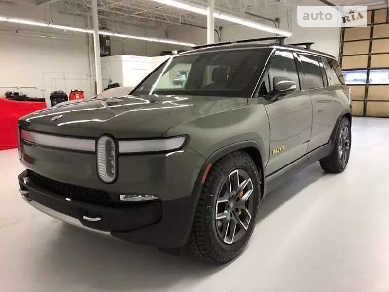 Седан Rivian R1S 2024 в 