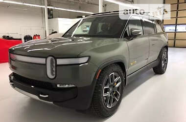 Седан Rivian R1S 2024 в 
