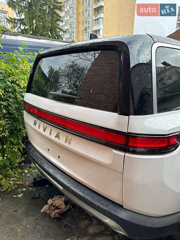 Внедорожник / Кроссовер Rivian R1S 2023 в Львове