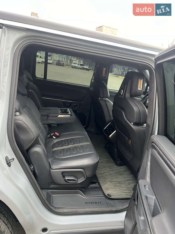 Позашляховик / Кросовер Rivian R1S 2023 в Миколаєві фото 10 Позашляховик / Кросовер Rivian R1S 2023 в Миколаєві