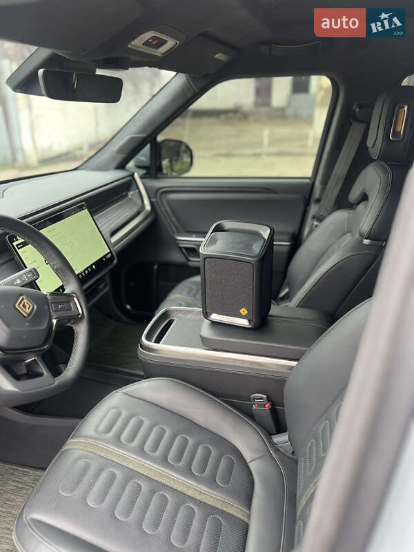 Позашляховик / Кросовер Rivian R1S 2023 в Миколаєві фото 15 Позашляховик / Кросовер Rivian R1S 2023 в Миколаєві