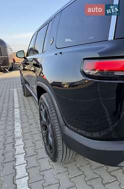 Внедорожник / Кроссовер Rivian R1S 2024 в 
