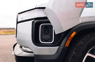Внедорожник / Кроссовер Rivian R1S 2024 в 