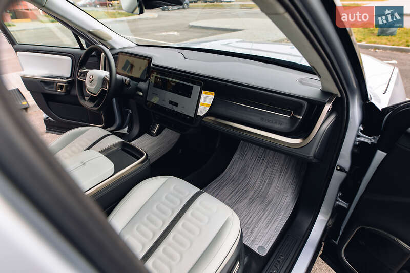 Внедорожник / Кроссовер Rivian R1S 2024 в Киеве