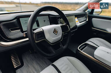 Внедорожник / Кроссовер Rivian R1S 2024 в 