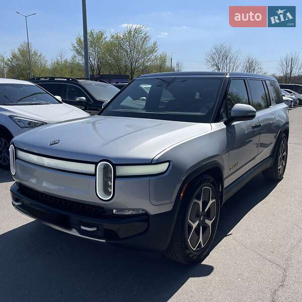 Rivian R1S 2023
