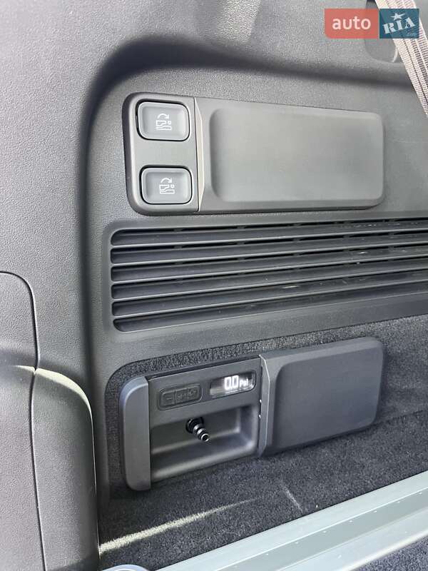 Внедорожник / Кроссовер Rivian R1S 2023 в Киеве