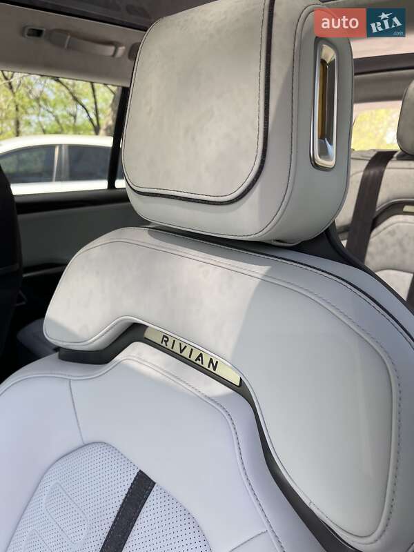 Внедорожник / Кроссовер Rivian R1S 2023 в Киеве