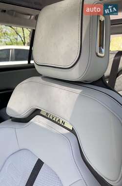Внедорожник / Кроссовер Rivian R1S 2023 в 