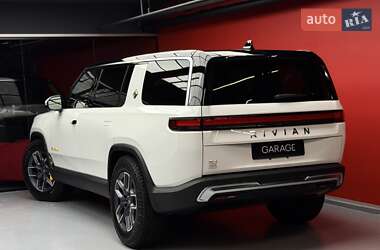 Внедорожник / Кроссовер Rivian R1S 2023 в 