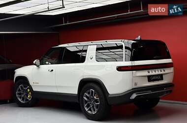 Внедорожник / Кроссовер Rivian R1S 2023 в 