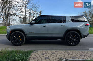 Позашляховик / Кросовер Rivian R1S 2023 в 
