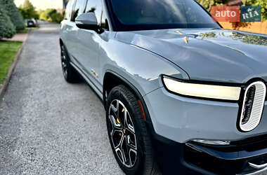 Позашляховик / Кросовер Rivian R1S 2023 в 