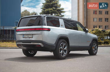 Внедорожник / Кроссовер Rivian R1S 2023 в 