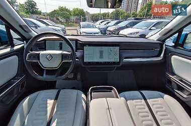 Внедорожник / Кроссовер Rivian R1S 2017 в 