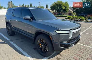 Универсал Rivian R1S 2023 в 