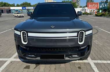 Универсал Rivian R1S 2023 в 