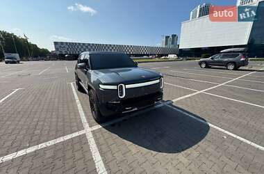 Универсал Rivian R1S 2023 в 