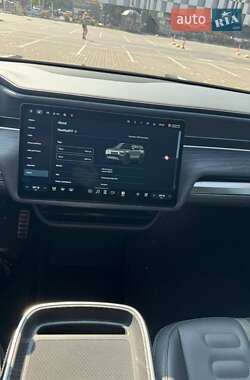Универсал Rivian R1S 2023 в 