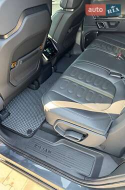 Универсал Rivian R1S 2023 в 