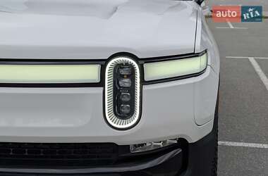 Внедорожник / Кроссовер Rivian R1S 2022 в 