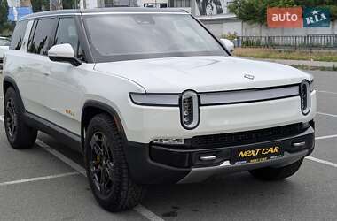 Внедорожник / Кроссовер Rivian R1S 2022 в 
