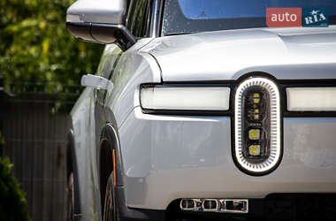 Пікап Rivian R1S 2022 в 
