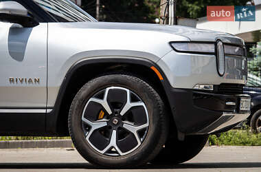 Пікап Rivian R1S 2022 в 