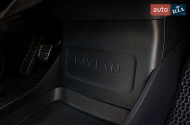 Пікап Rivian R1S 2022 в 