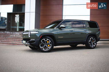 Внедорожник / Кроссовер Rivian R1S 2023 в 
