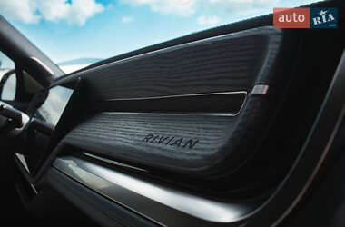 Внедорожник / Кроссовер Rivian R1S 2023 в 