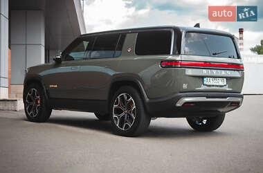 Внедорожник / Кроссовер Rivian R1S 2023 в 