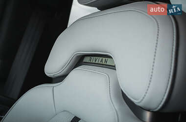 Внедорожник / Кроссовер Rivian R1S 2023 в 