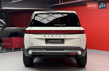 Внедорожник / Кроссовер Rivian R1S 2022 в 