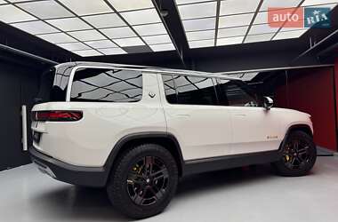Внедорожник / Кроссовер Rivian R1S 2022 в 