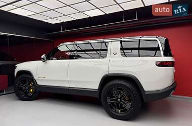 Внедорожник / Кроссовер Rivian R1S 2022 в 