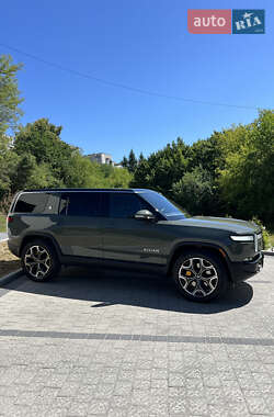 Внедорожник / Кроссовер Rivian R1S 2022 в 