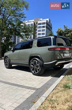 Внедорожник / Кроссовер Rivian R1S 2022 в 