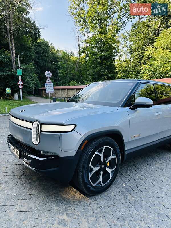Позашляховик / Кросовер Rivian R1S 2024 в Чернівцях