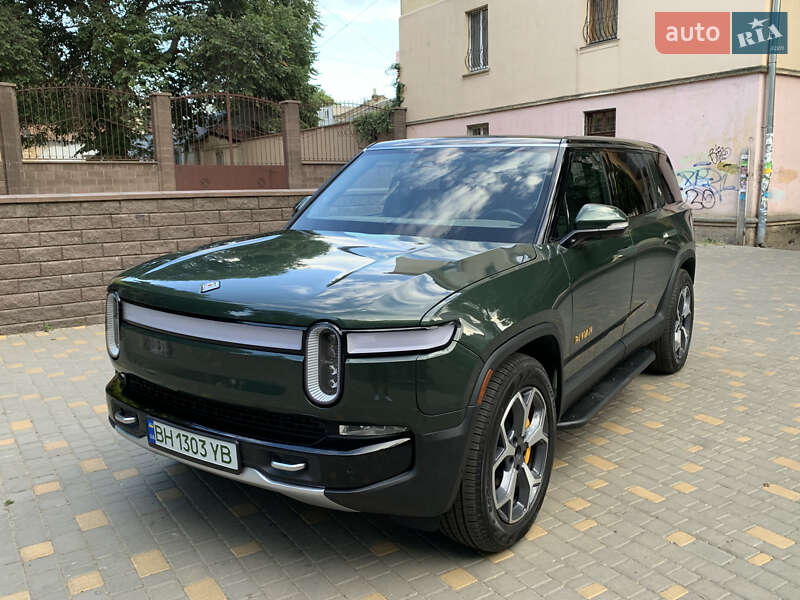 Позашляховик / Кросовер Rivian R1S 2023 в 