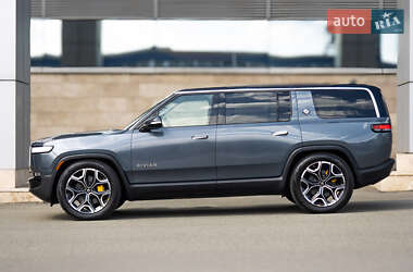 Внедорожник / Кроссовер Rivian R1S 2023 в 