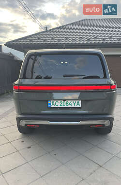 Внедорожник / Кроссовер Rivian R1S 2023 в 