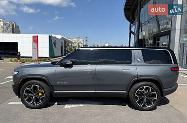Внедорожник / Кроссовер Rivian R1S 2023 в 