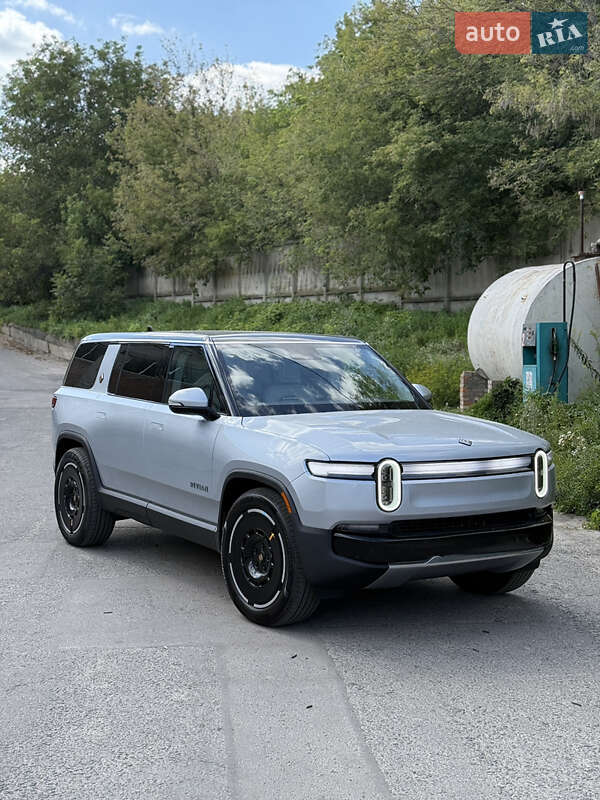 Внедорожник / Кроссовер Rivian R1S 2025 в 