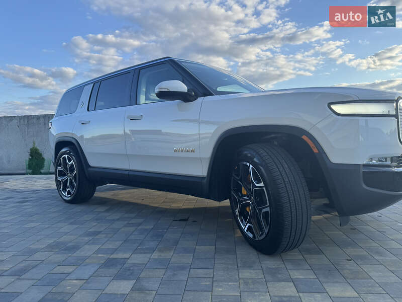 Універсал Rivian R1S 2024 в 