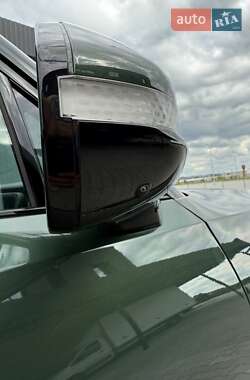 Позашляховик / Кросовер Rivian R1S 2023 в 
