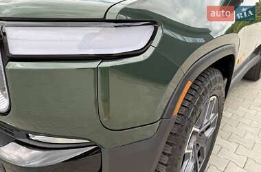 Позашляховик / Кросовер Rivian R1S 2023 в 