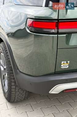 Позашляховик / Кросовер Rivian R1S 2023 в 