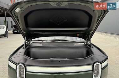 Позашляховик / Кросовер Rivian R1S 2023 в 