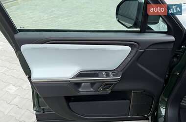 Позашляховик / Кросовер Rivian R1S 2023 в 